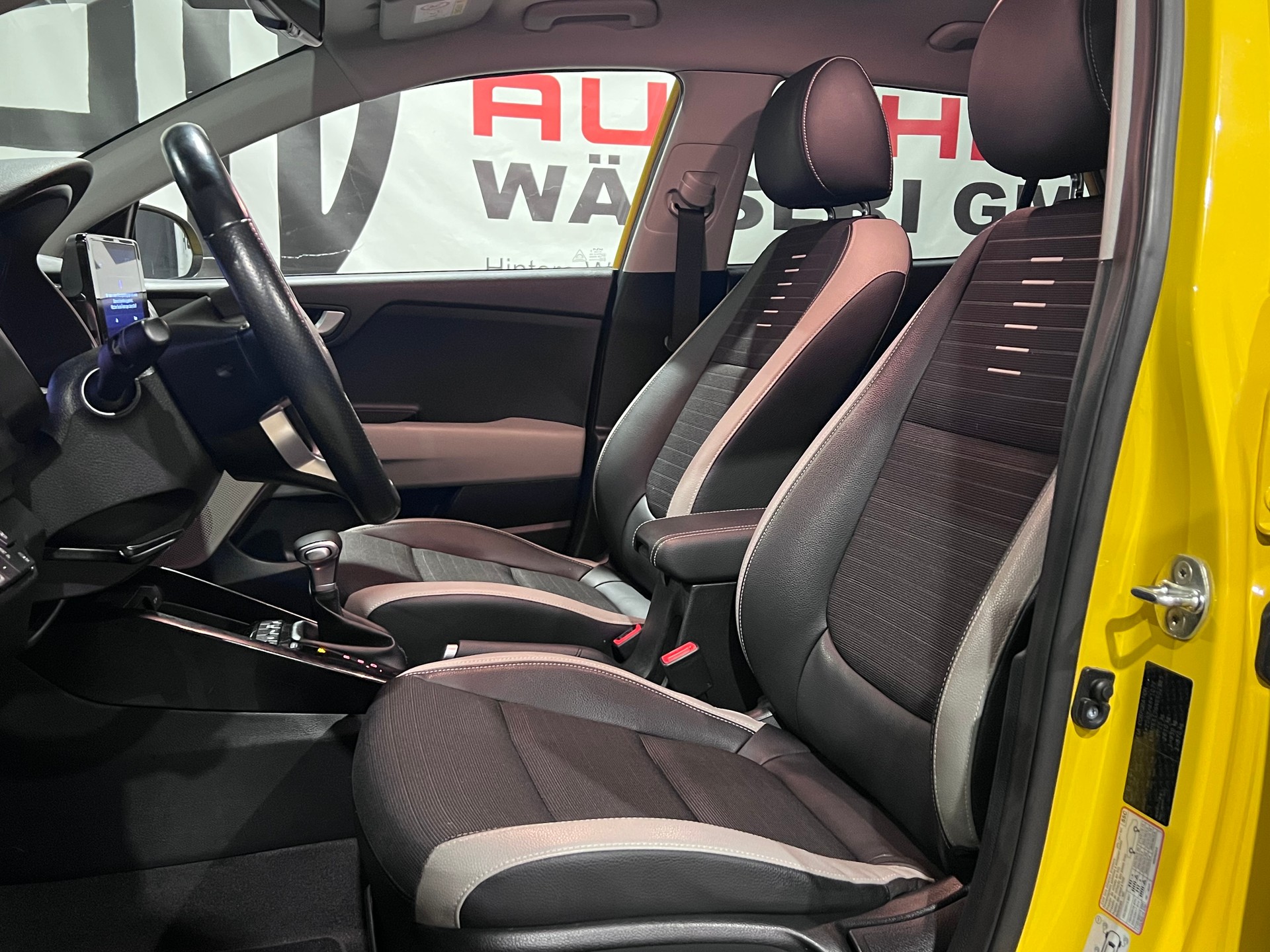 KIA Stonic 1.0 T-GDI MHEV GT-Line DCT-image-11