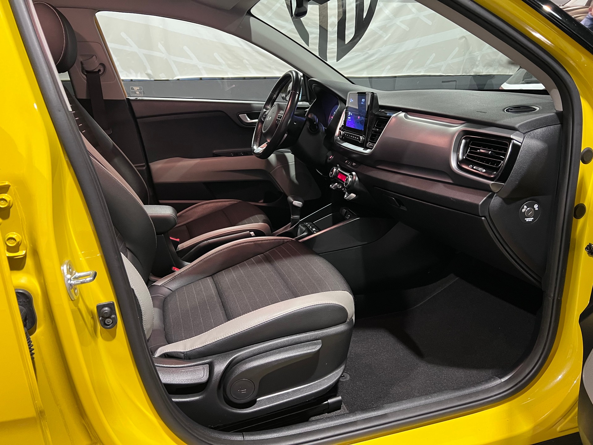 KIA Stonic 1.0 T-GDI MHEV GT-Line DCT-image-12
