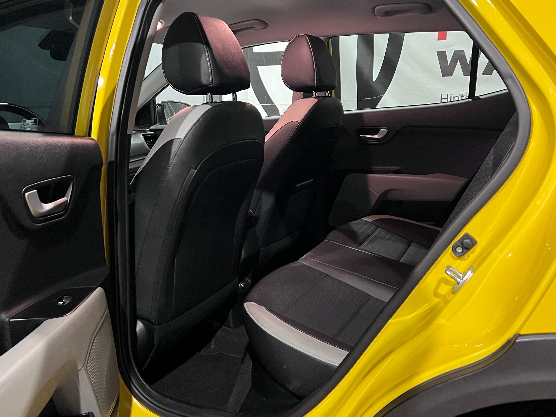 KIA Stonic 1.0 T-GDI MHEV GT-Line DCT-image-13