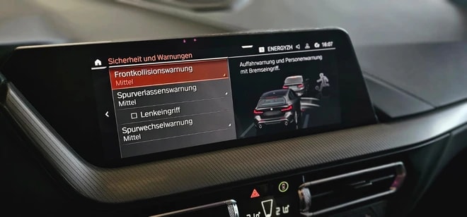 BMW M135i xDrive Steptronic *CH-Fahrzeug*-image-18
