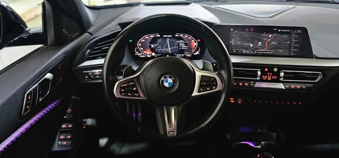BMW M135i xDrive Steptronic *CH-Fahrzeug*-image-11