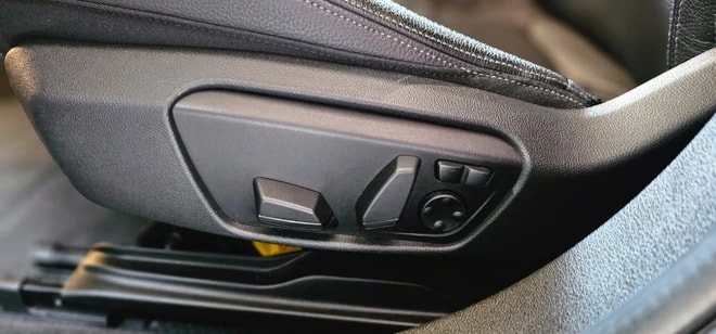 BMW M135i xDrive Steptronic *CH-Fahrzeug*-image-23