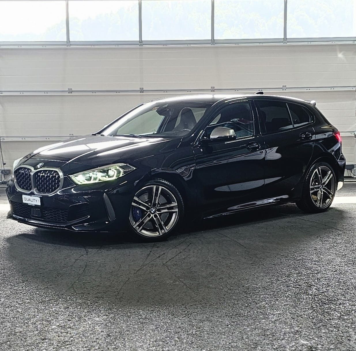 BMW M135i xDrive Steptronic *CH-Fahrzeug*-image-0