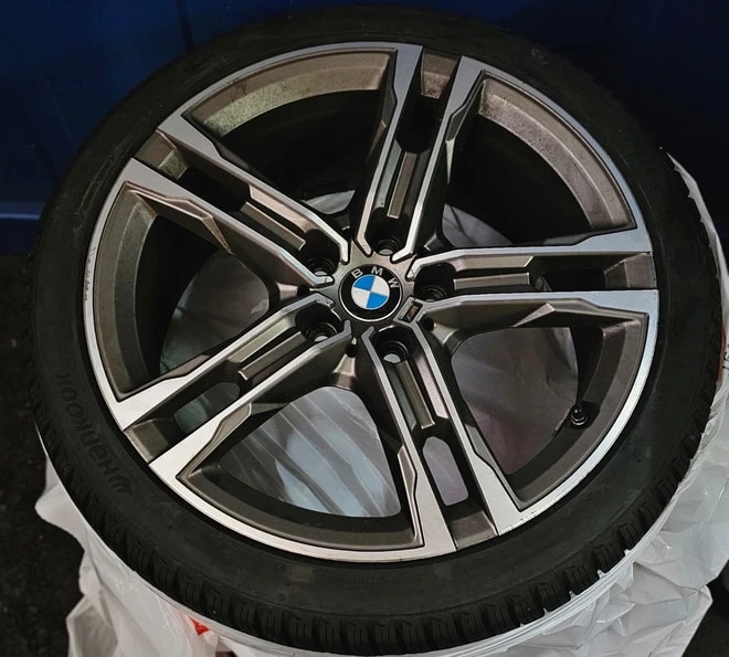 BMW M135i xDrive Steptronic *CH-Fahrzeug*-image-30