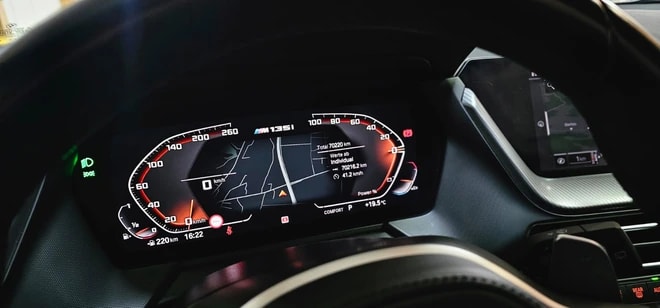 BMW M135i xDrive Steptronic *CH-Fahrzeug*-image-13