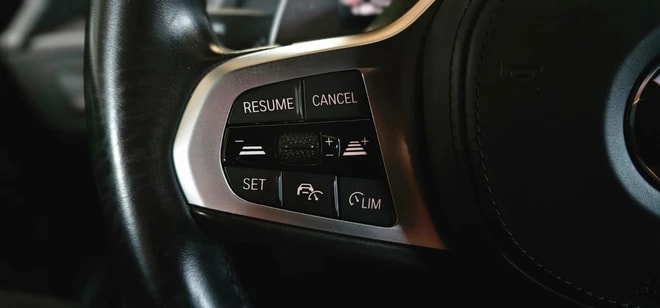 BMW M135i xDrive Steptronic *CH-Fahrzeug*-image-14