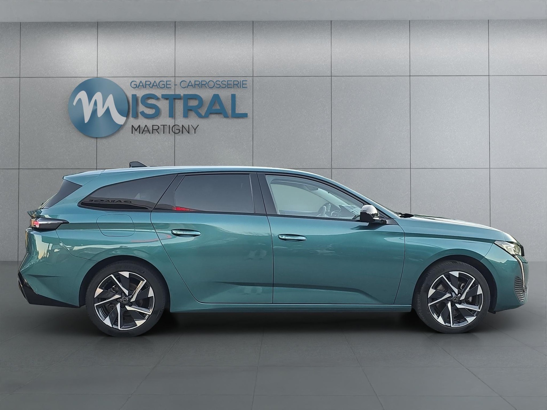 PEUGEOT 308 SW 1.2T Allure Pack EAT8-image-5