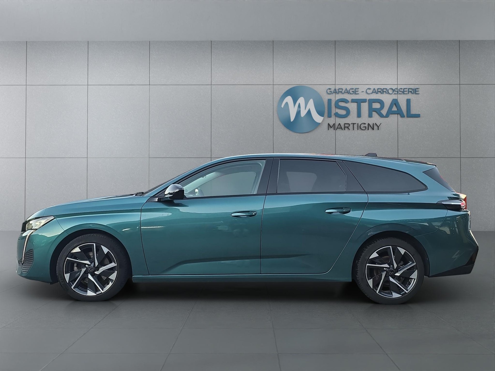 PEUGEOT 308 SW 1.2T Allure Pack EAT8-image-1
