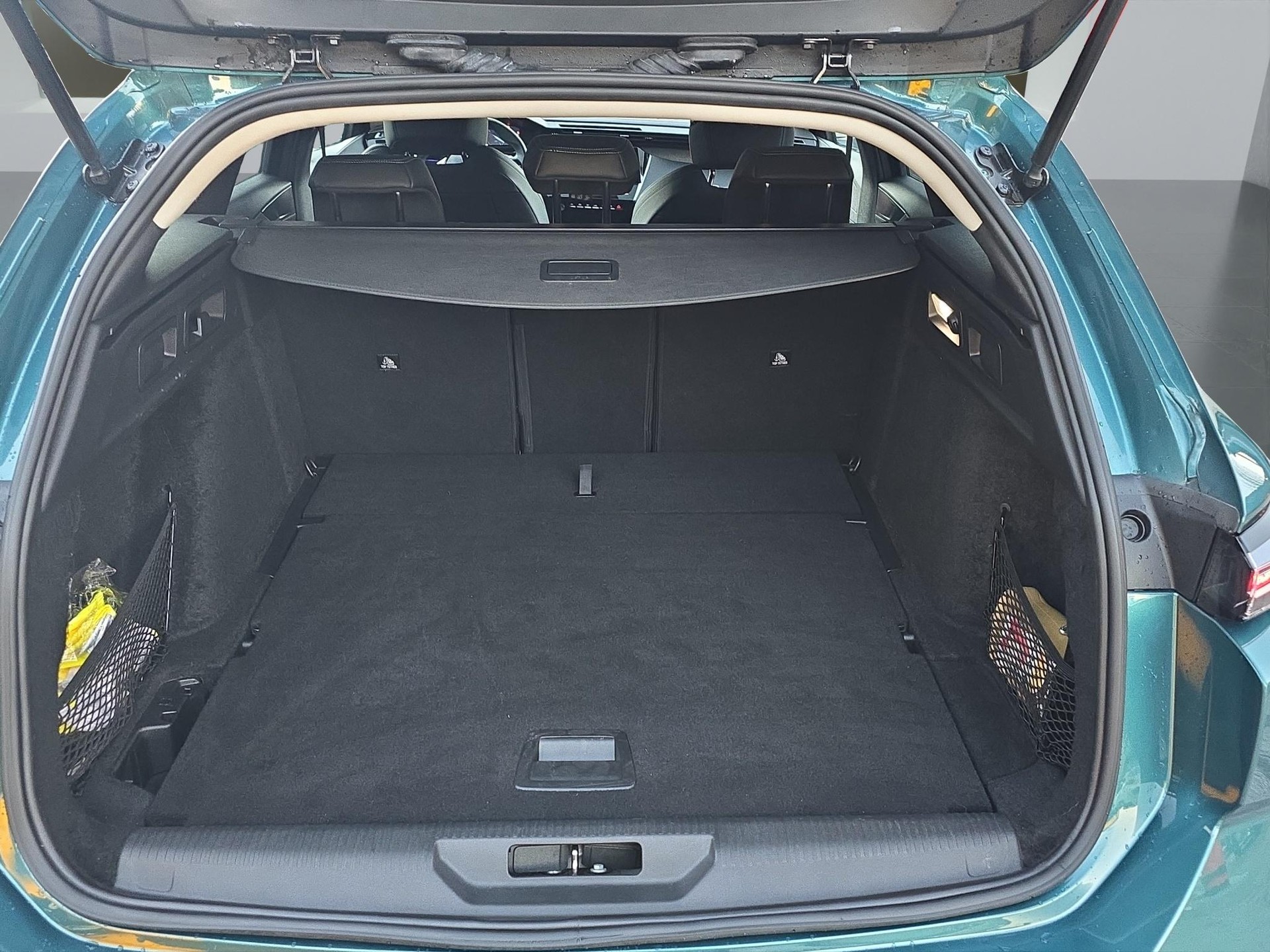 PEUGEOT 308 SW 1.2T Allure Pack EAT8-image-16
