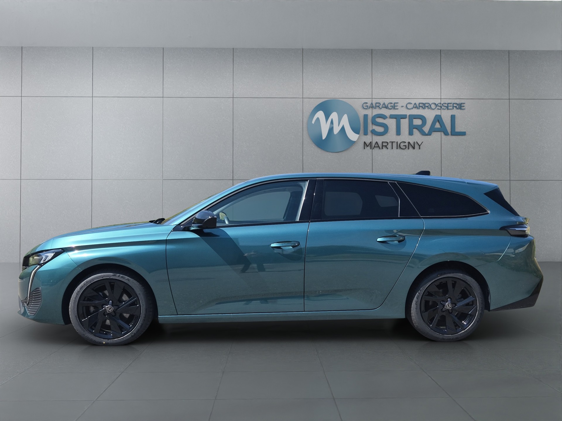 PEUGEOT 308 SW 1.2T Allure Pack EAT8-image-2