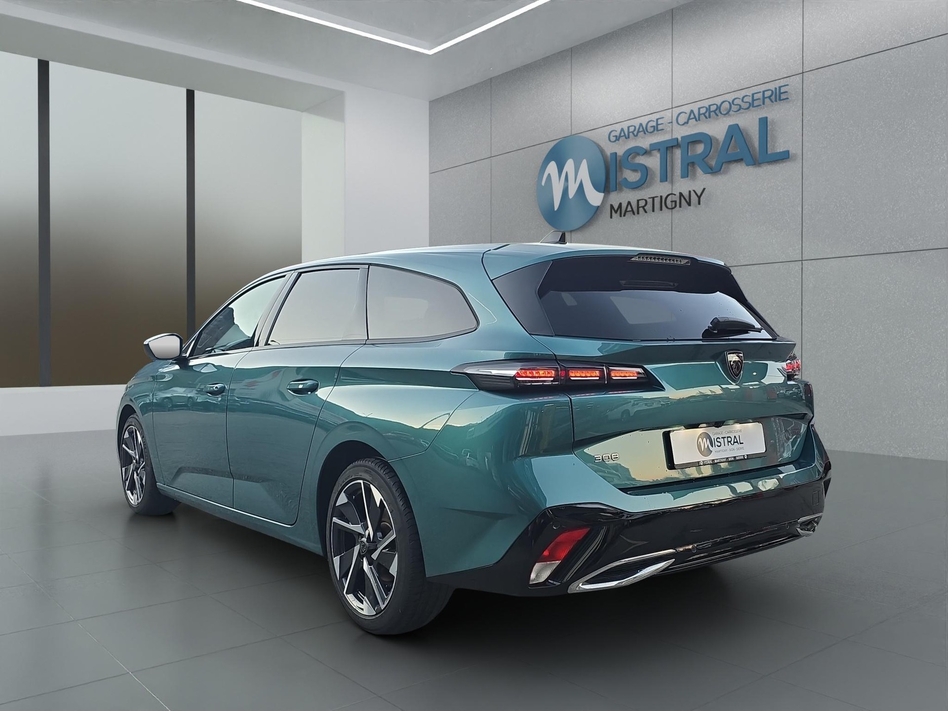 PEUGEOT 308 SW 1.2T Allure Pack EAT8-image-2