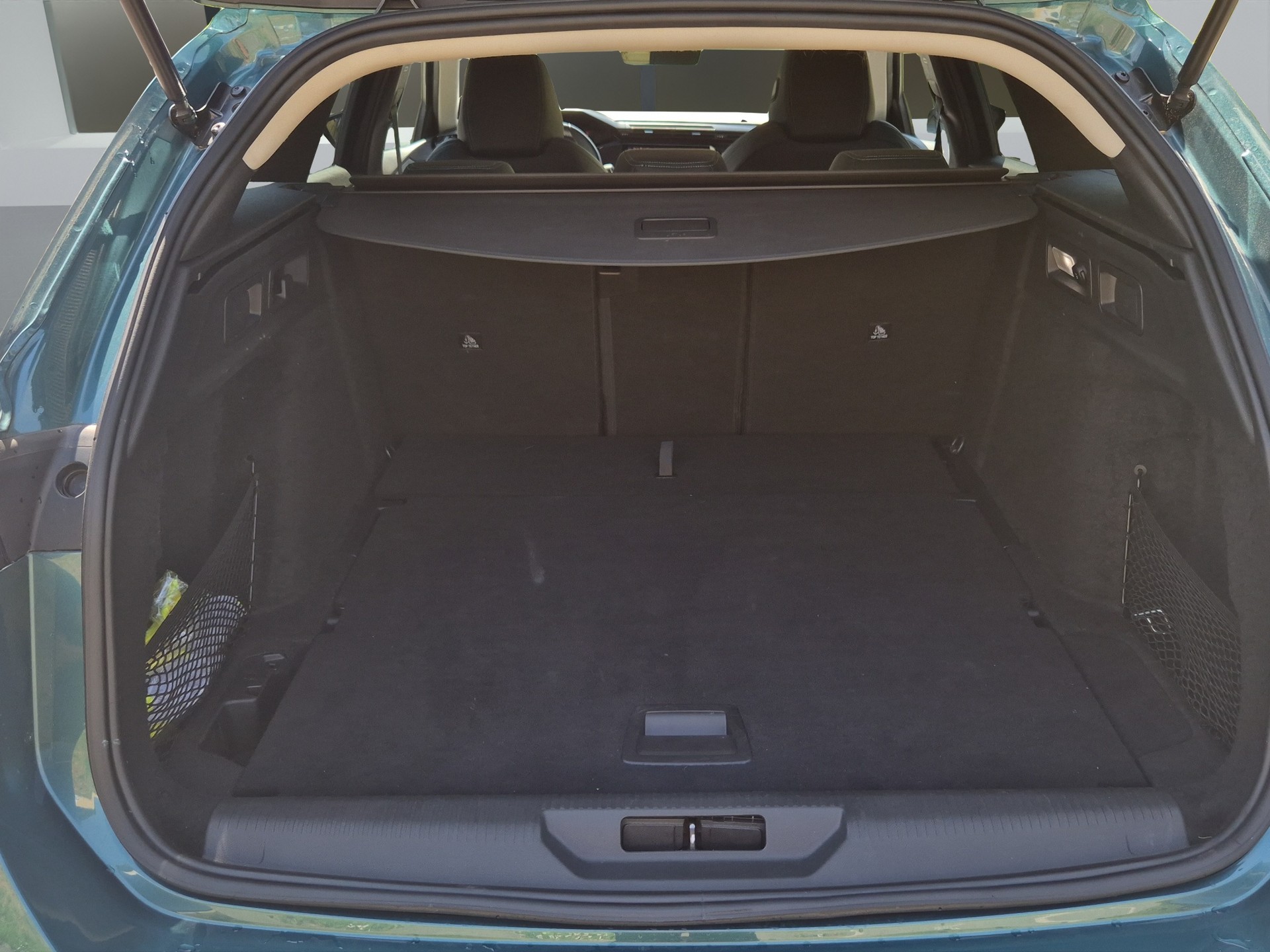 PEUGEOT 308 SW 1.2T Allure Pack EAT8-image-17