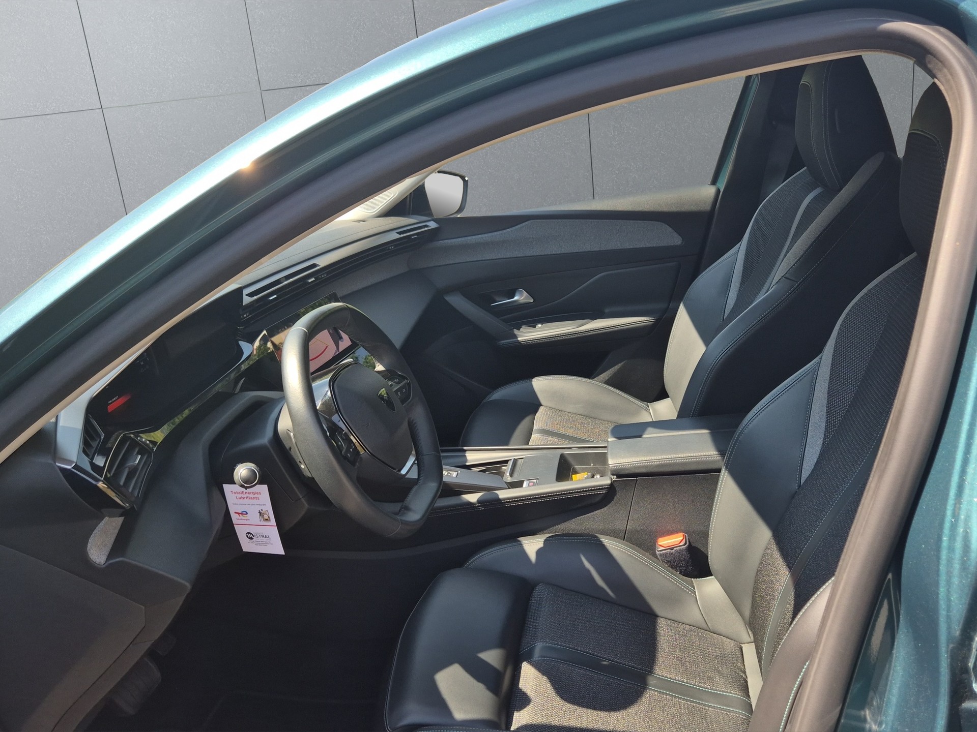 PEUGEOT 308 SW 1.2T Allure Pack EAT8-image-8