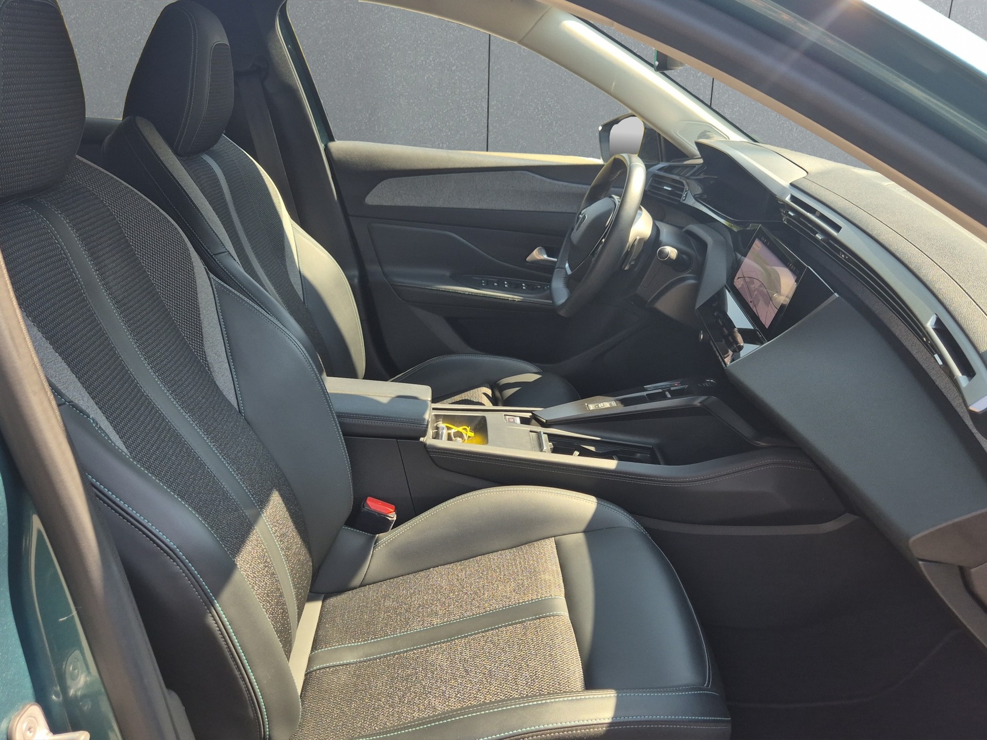 PEUGEOT 308 SW 1.2T Allure Pack EAT8-image-15