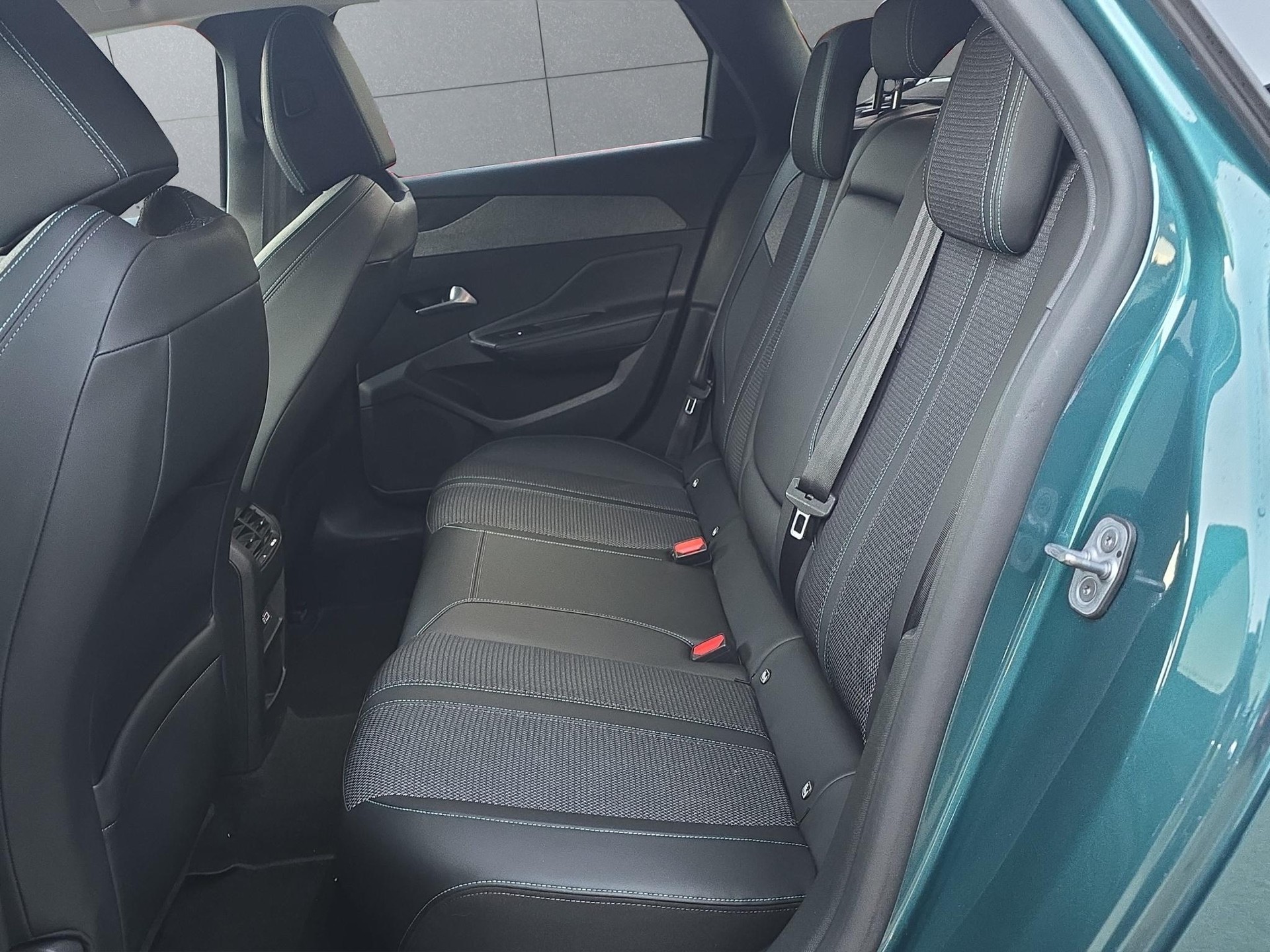 PEUGEOT 308 SW 1.2T Allure Pack EAT8-image-9