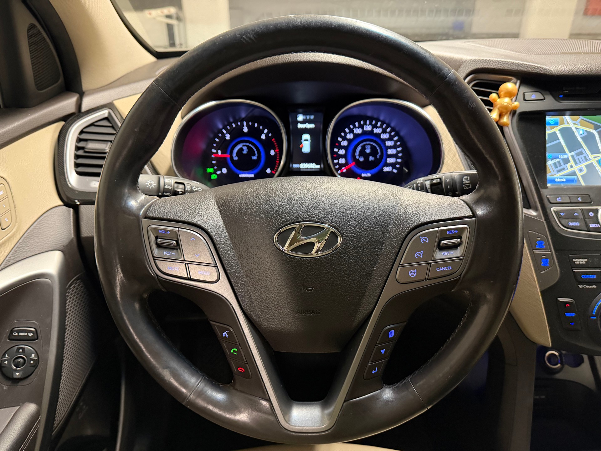 HYUNDAI Santa Fe 2.2 CRDI Premium 4WD ***MFK 12.11.2025***-image-13