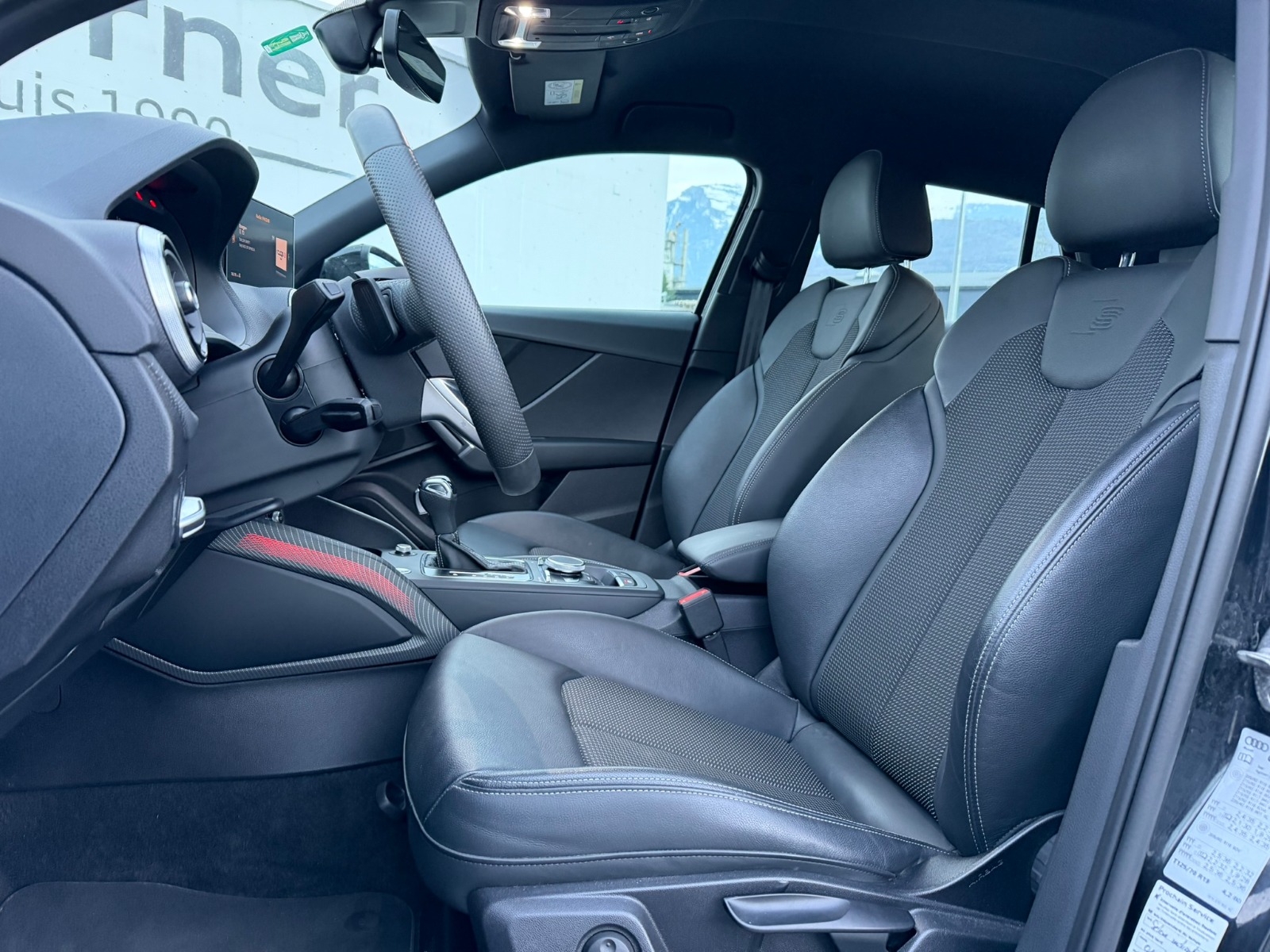 AUDI Q2 35 TFSI S line-image-9