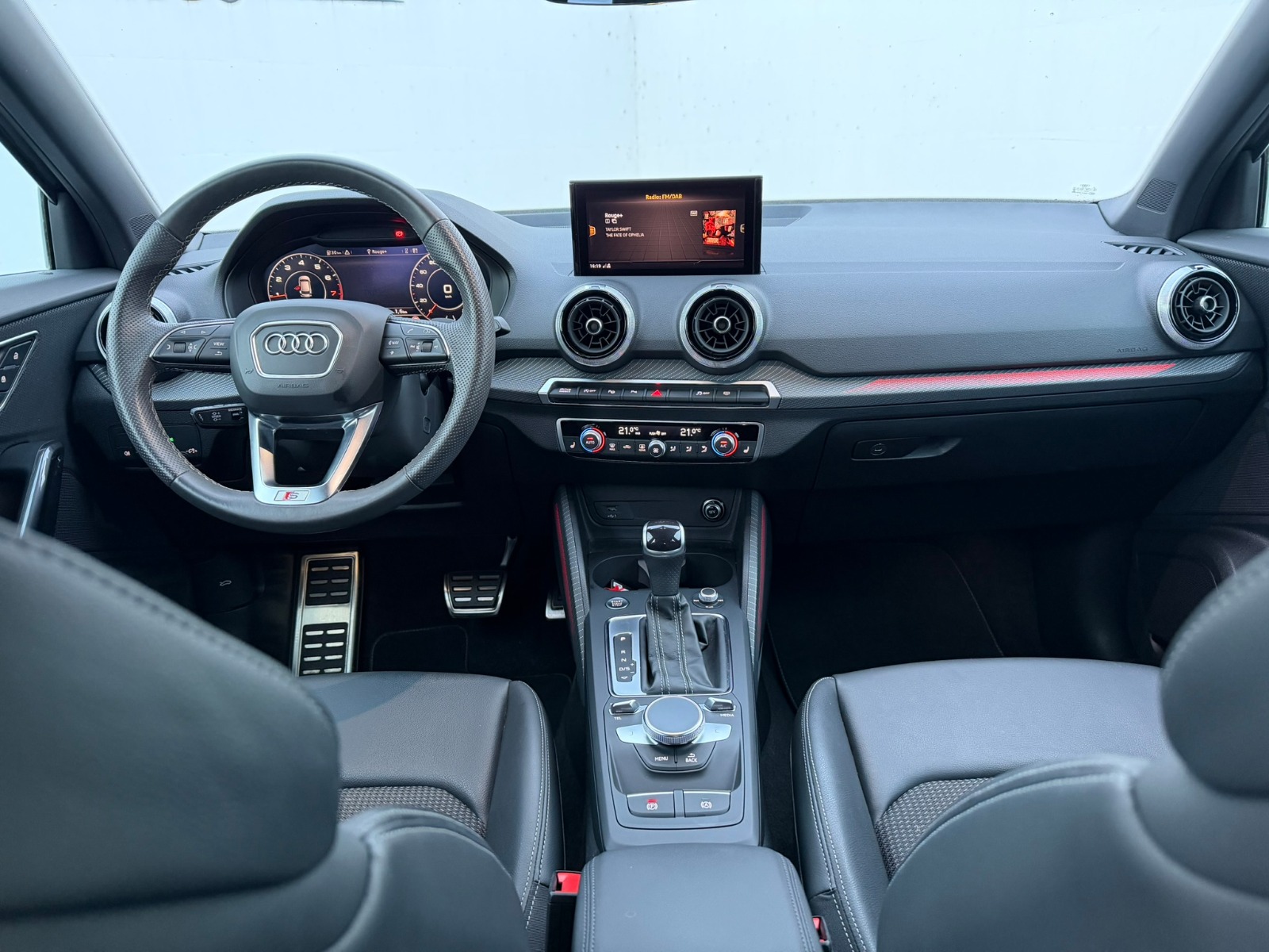 AUDI Q2 35 TFSI S line-image-6