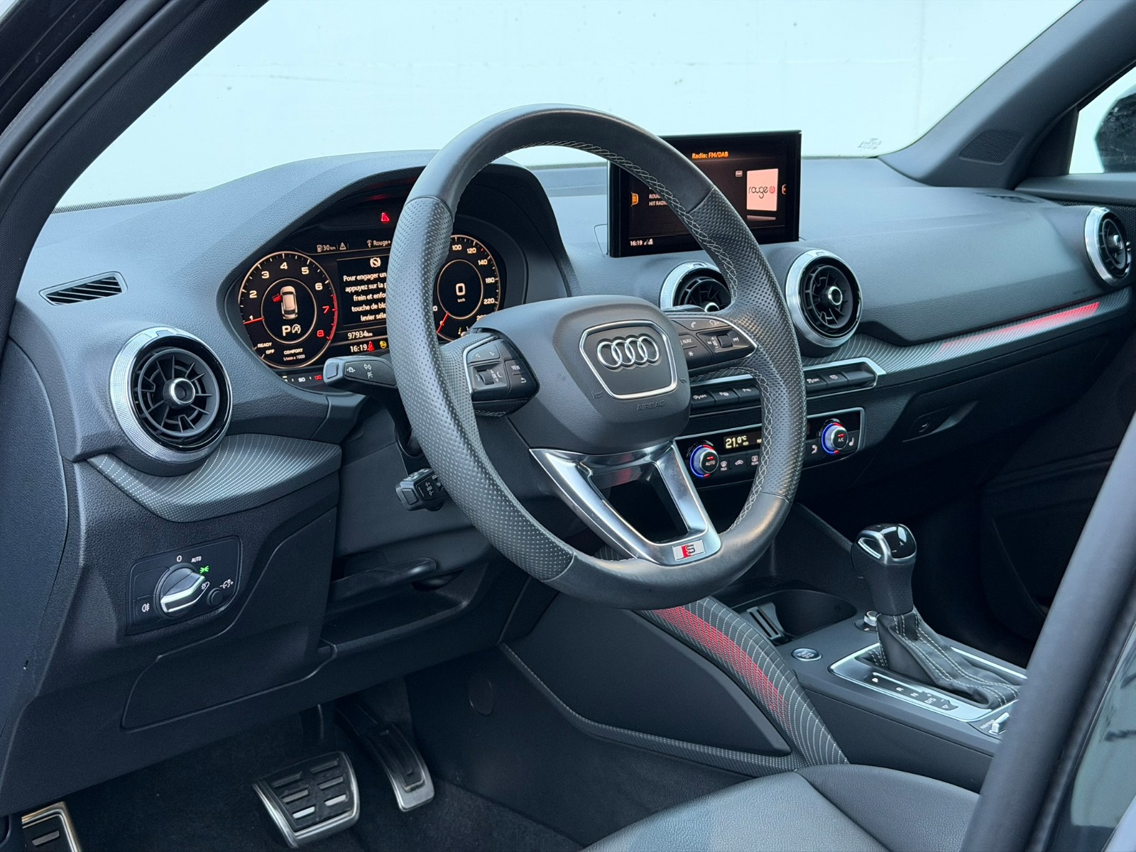 AUDI Q2 35 TFSI S line-image-8