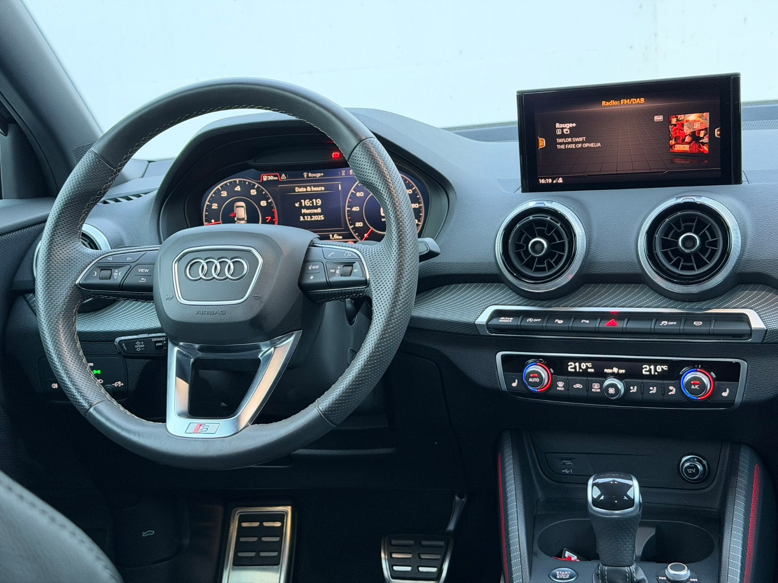 AUDI Q2 35 TFSI S line-image-7