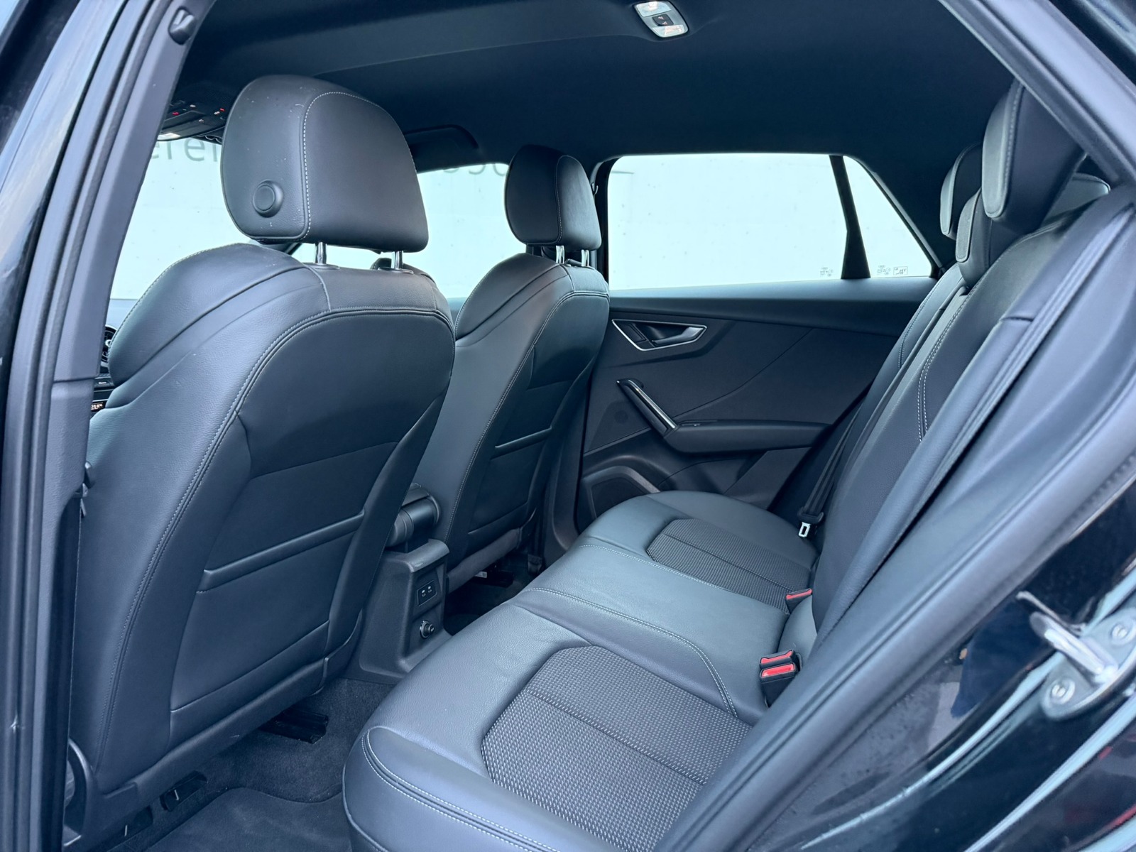 AUDI Q2 35 TFSI S line-image-10