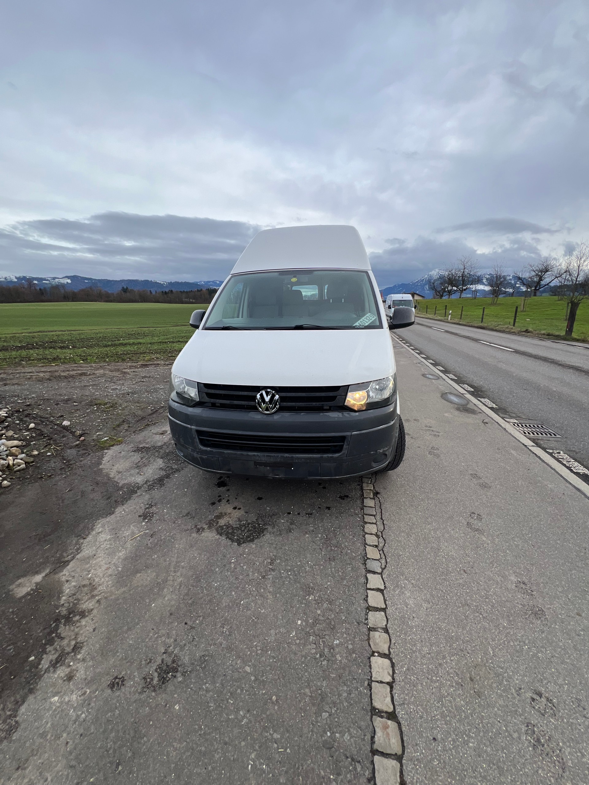 VW T5 2.0 TDI-image-0