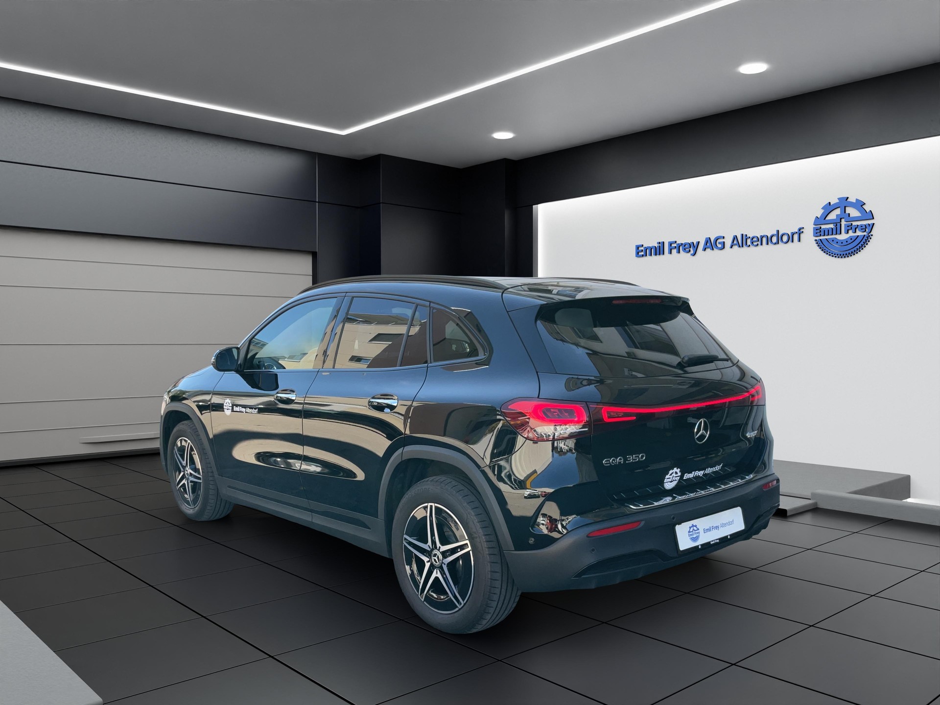 MERCEDES-BENZ EQA 350 4MATIC AMG Line-showroom-element-3