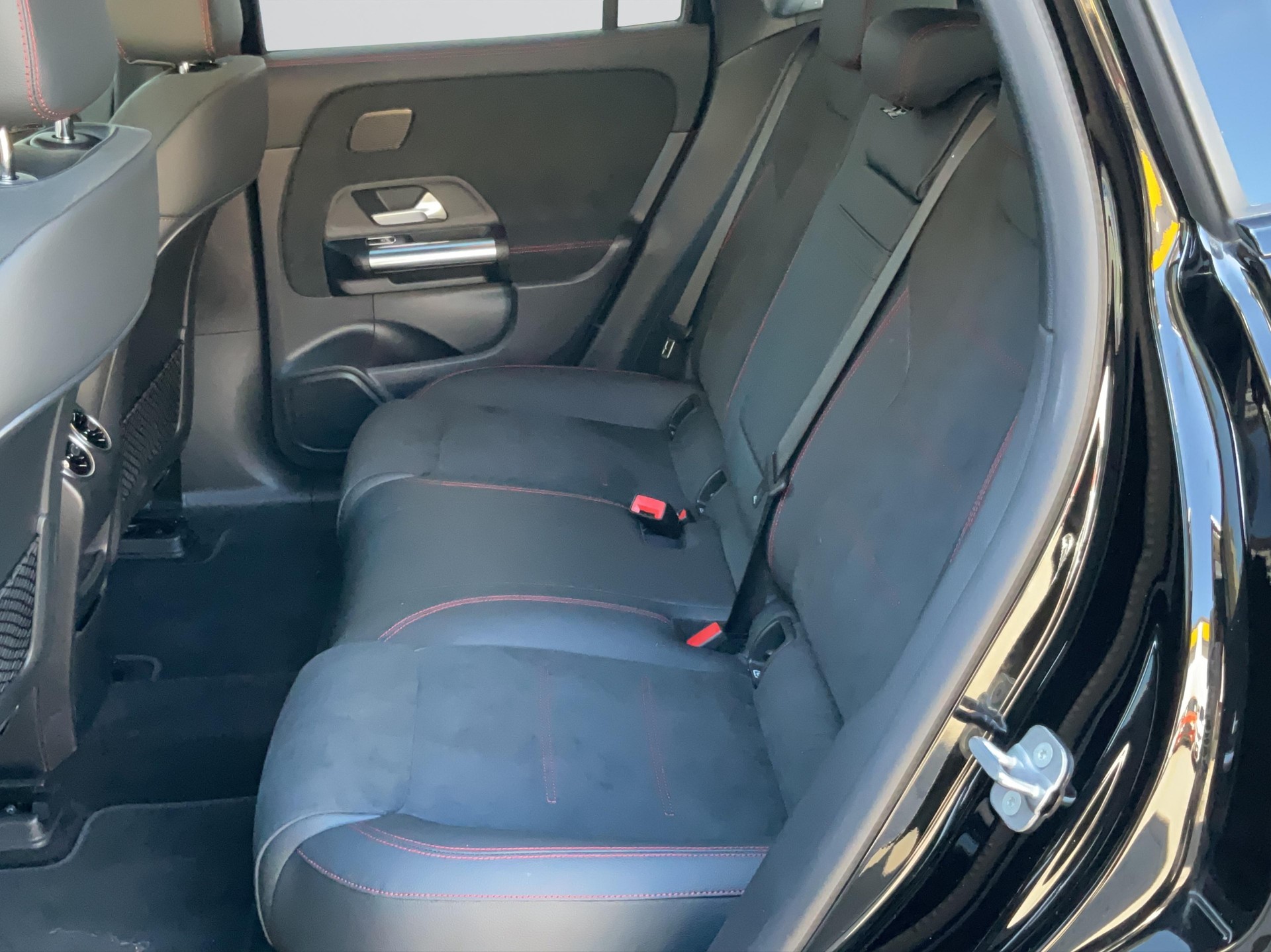 MERCEDES-BENZ EQA 350 4MATIC AMG Line-image-7