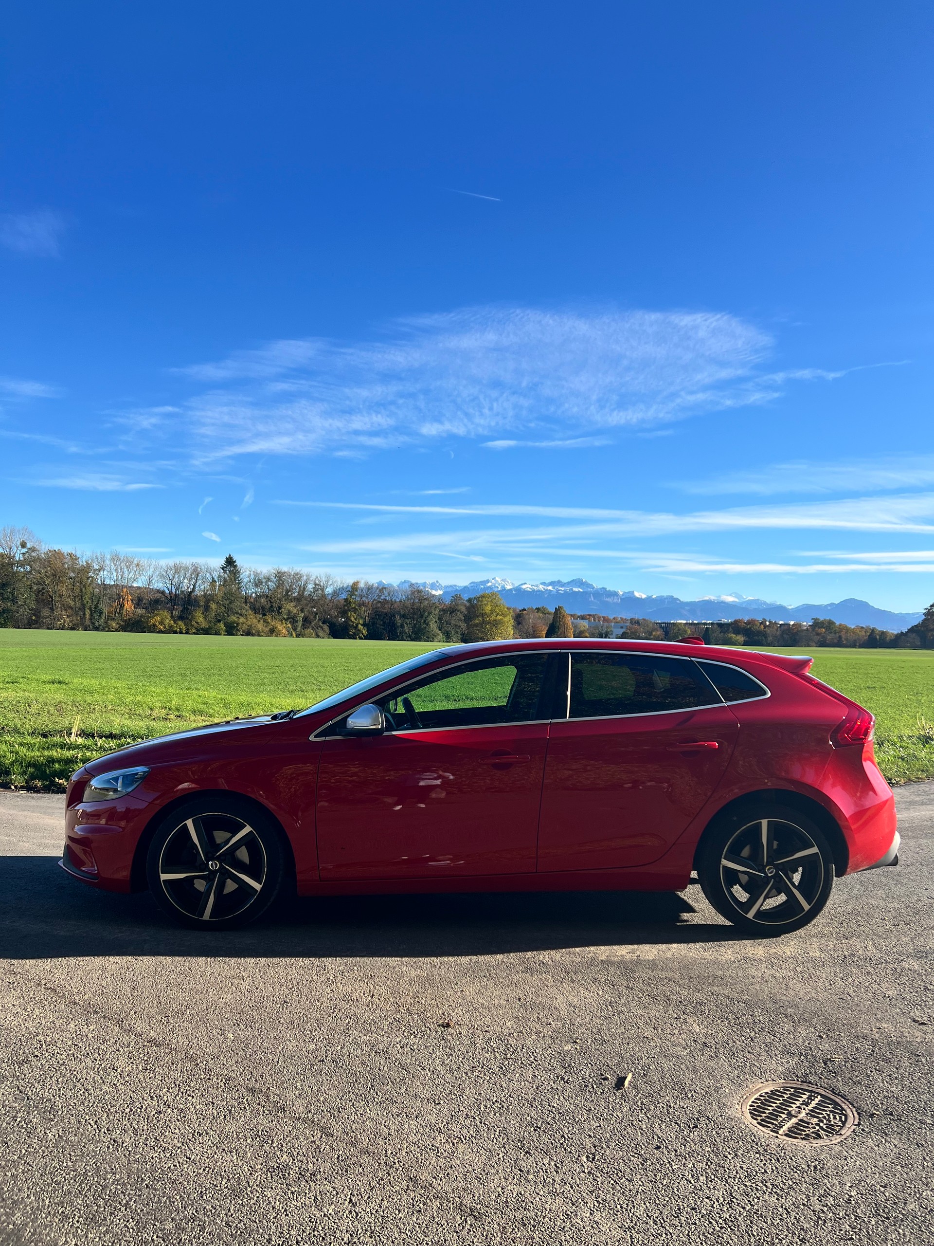 VOLVO V40 T3 Kinetic R-Design-image-0