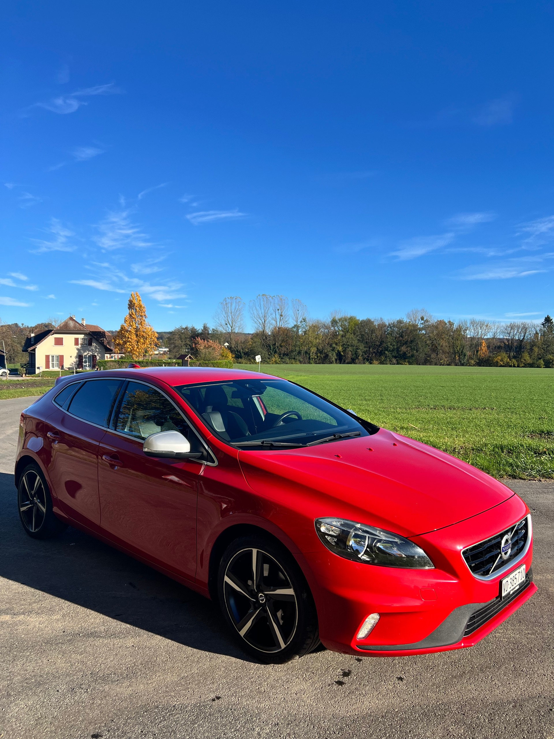 VOLVO V40 T3 Kinetic R-Design-image-2