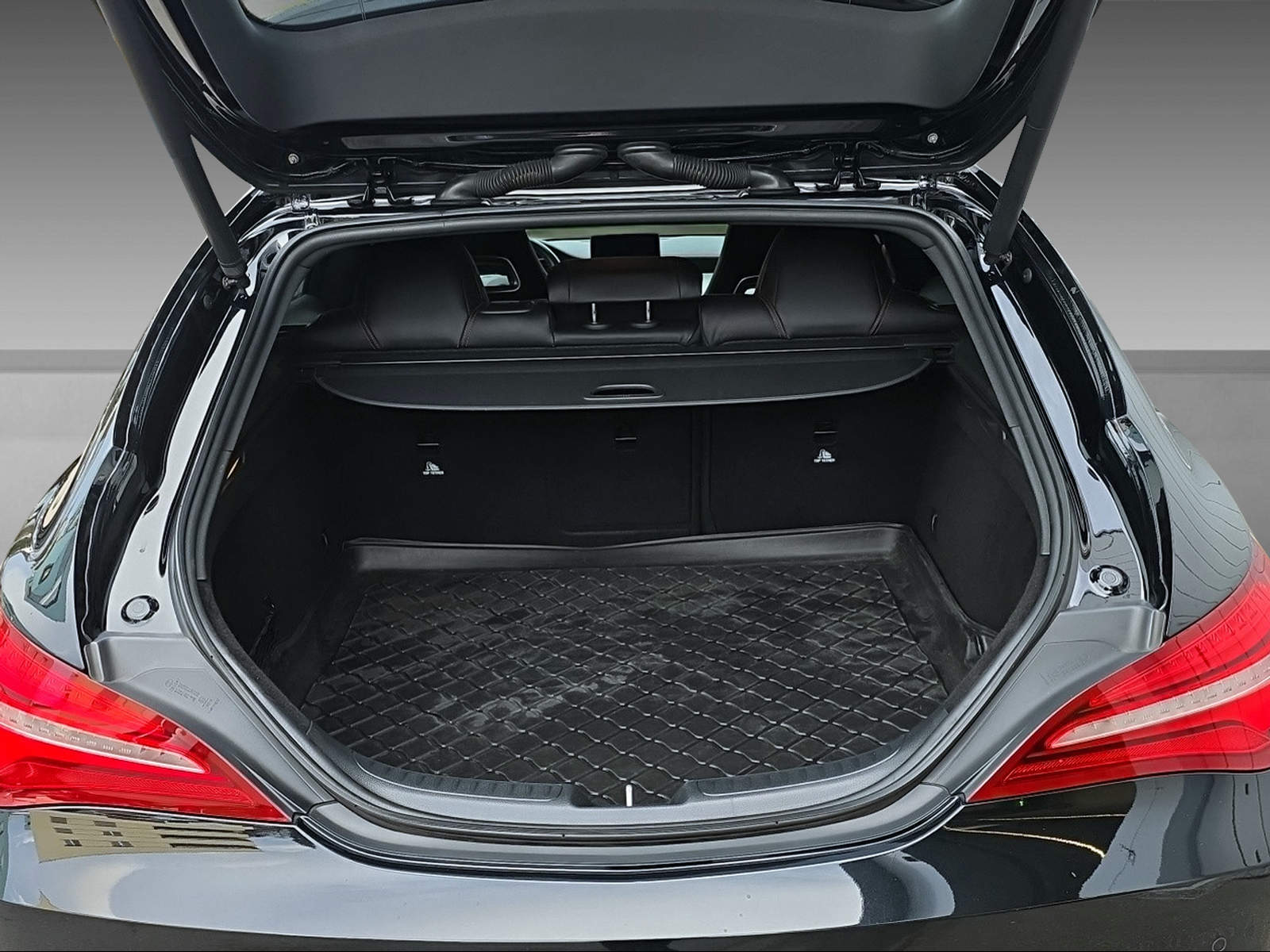 MERCEDES-BENZ CLA 250 4Matic Shooting Brake-image-12