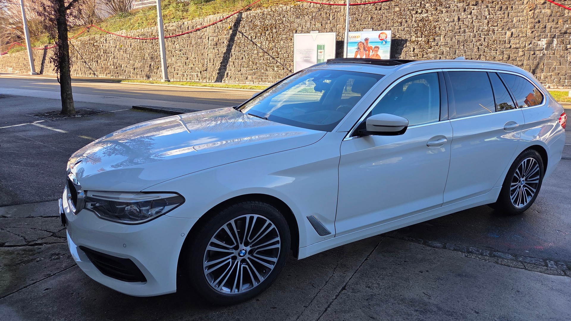 BMW 520d xDrive Touring Sport Line Steptronic-image-2