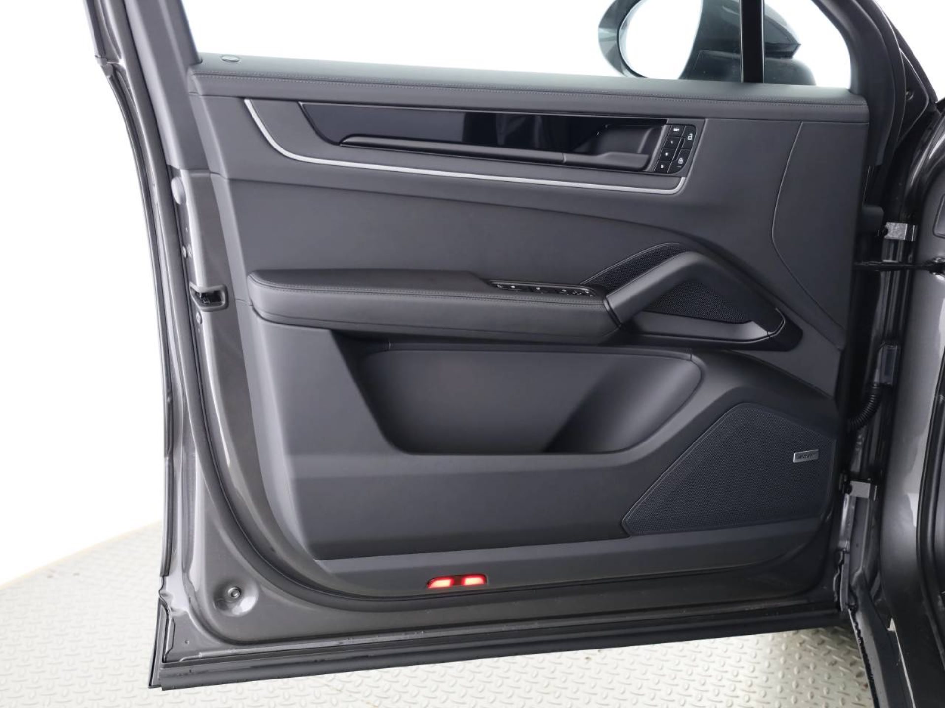 PORSCHE Cayenne E-Hybrid-image-17