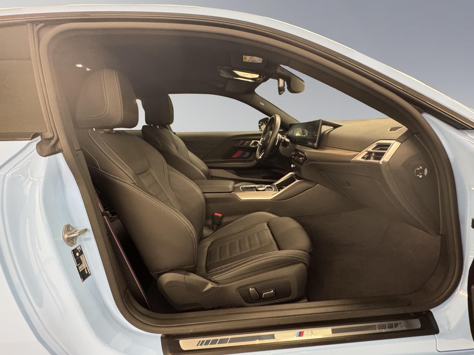 BMW M240i xDrive Coupé-image-14
