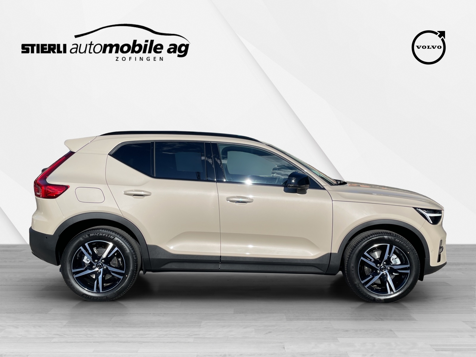 VOLVO XC40 2.0 B4 MH Plus Dark-image-3