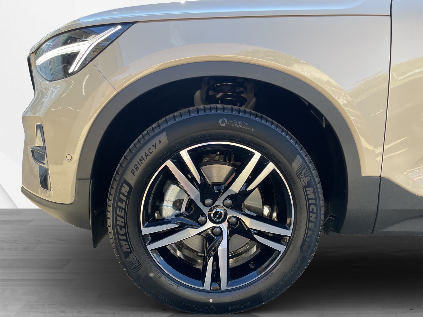 VOLVO XC40 2.0 B4 MH Plus Dark-image-8