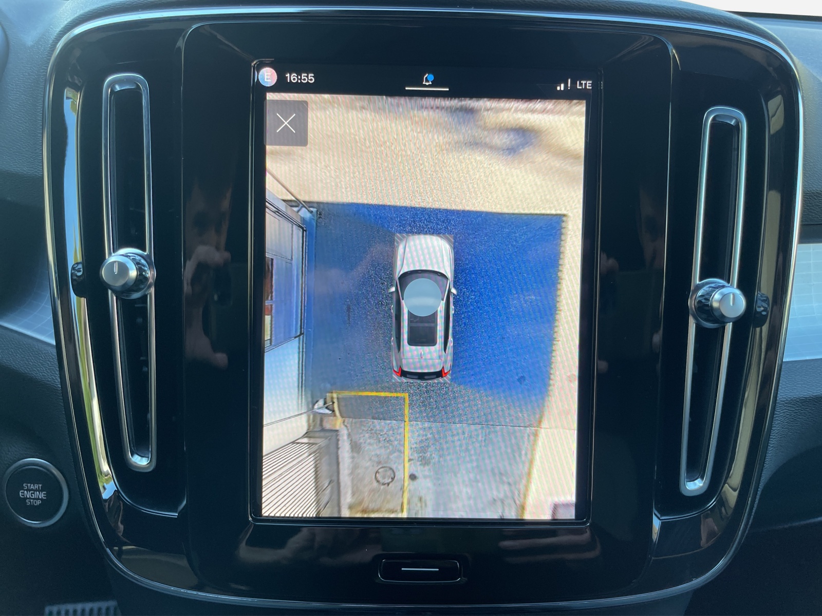 VOLVO XC40 2.0 B4 MH Plus Dark-image-12