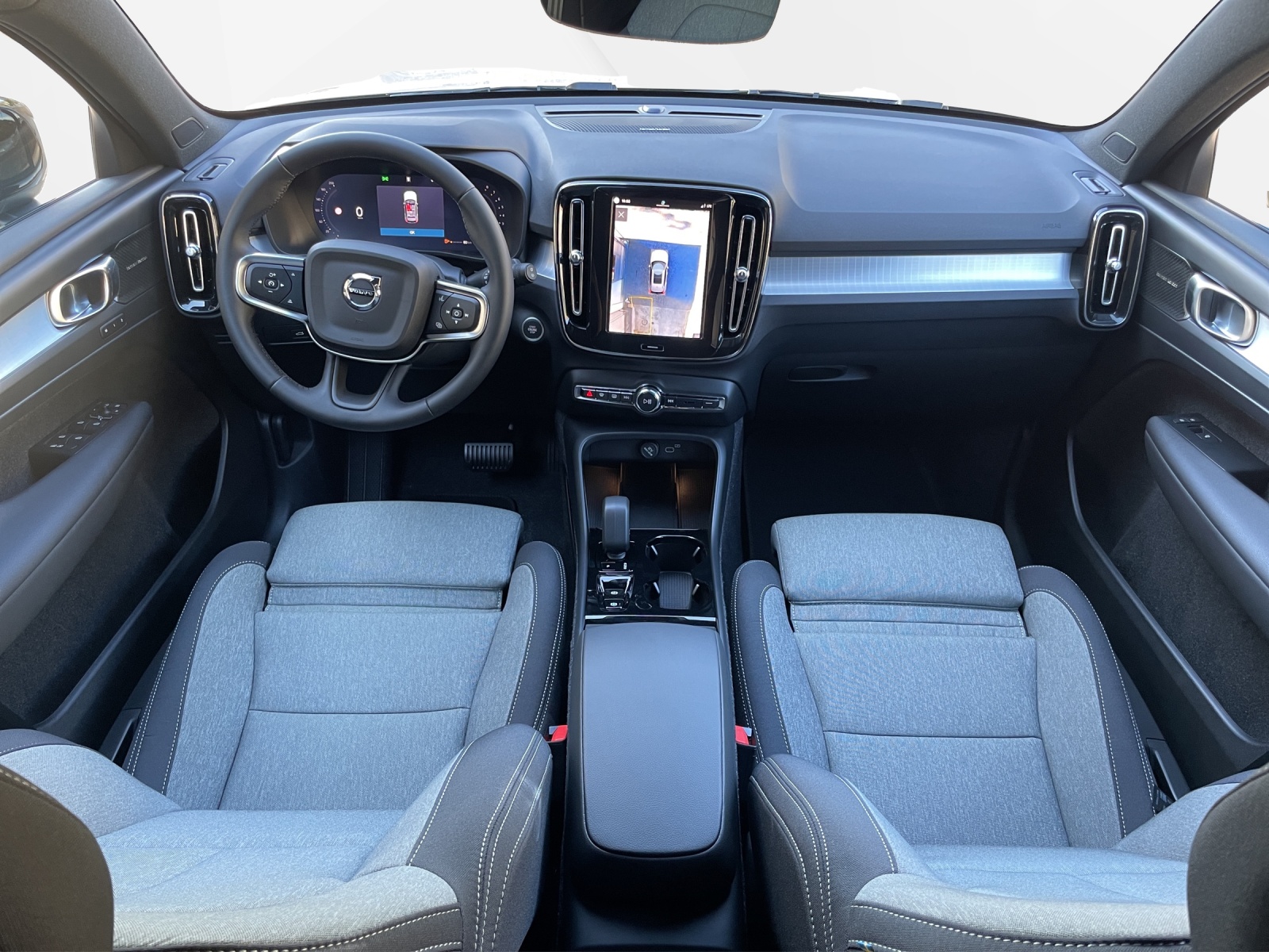 VOLVO XC40 2.0 B4 MH Plus Dark-image-10