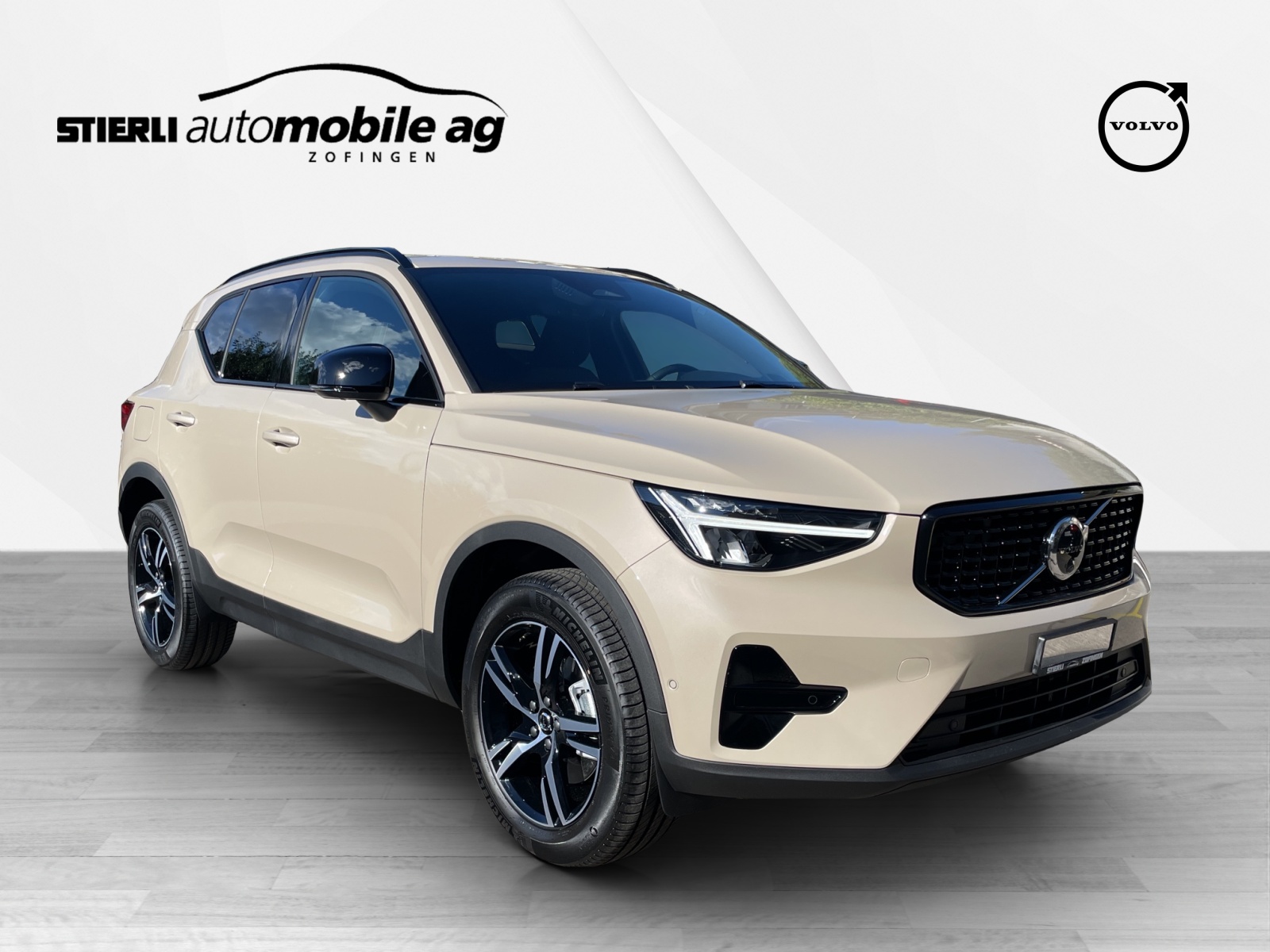 VOLVO XC40 2.0 B4 MH Plus Dark-image-2