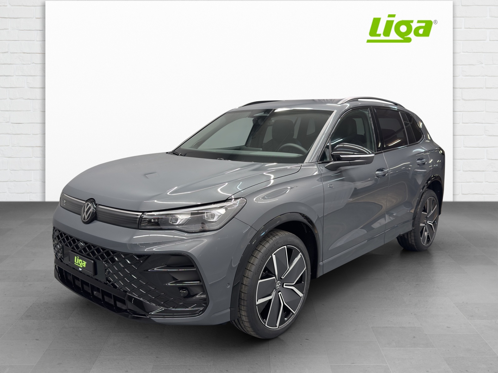 VW Tiguan 2.0 TSI R-Line DSG 4motion-image-1