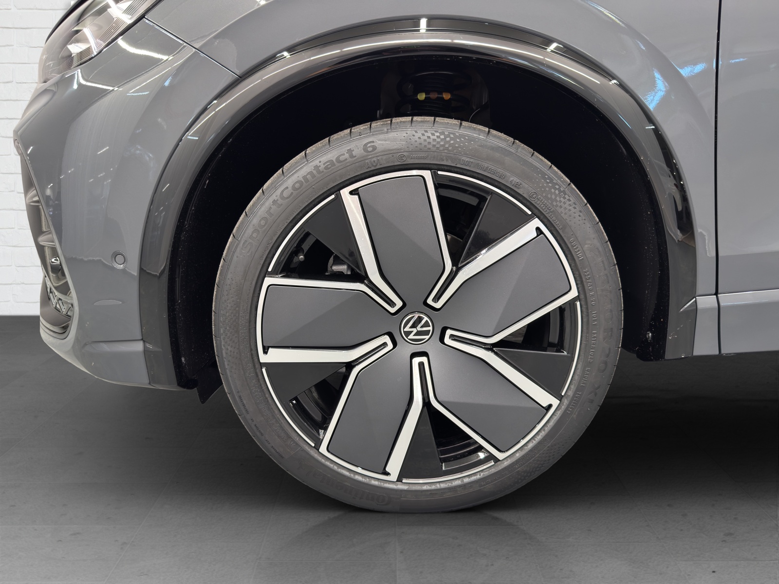 VW Tiguan 2.0 TSI R-Line DSG 4motion-image-5