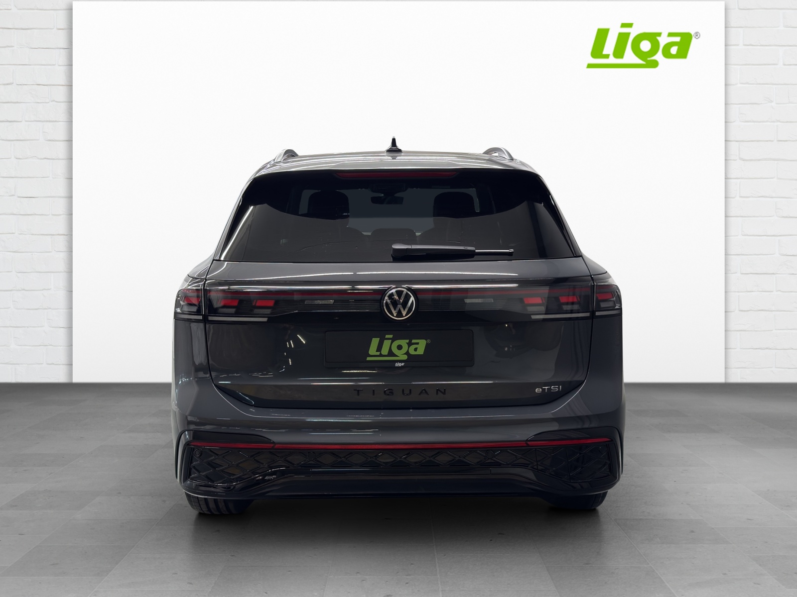 VW Tiguan 2.0 TSI R-Line DSG 4motion-image-4