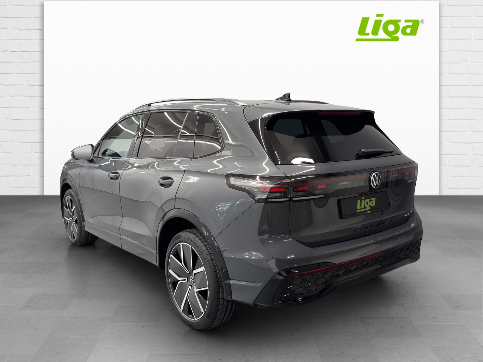 VW Tiguan 2.0 TSI R-Line DSG 4motion-image-3
