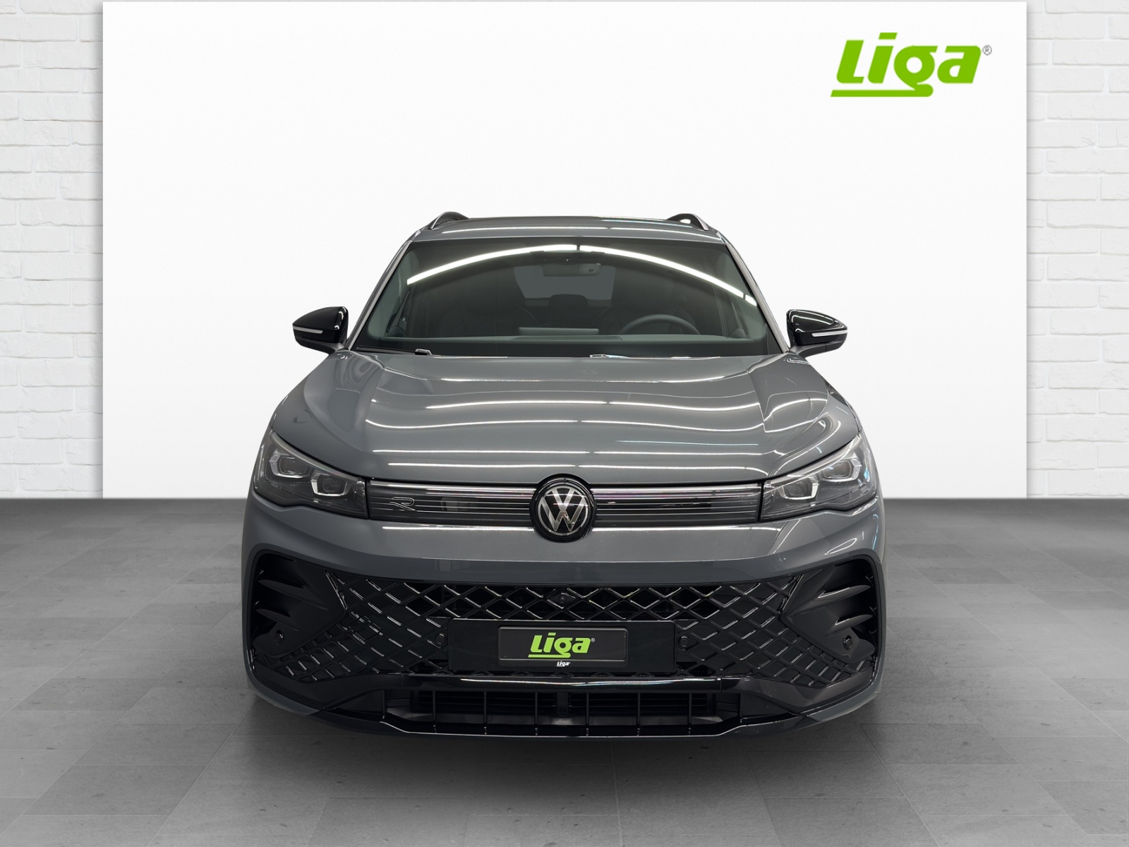 VW Tiguan 2.0 TSI R-Line DSG 4motion-image-2