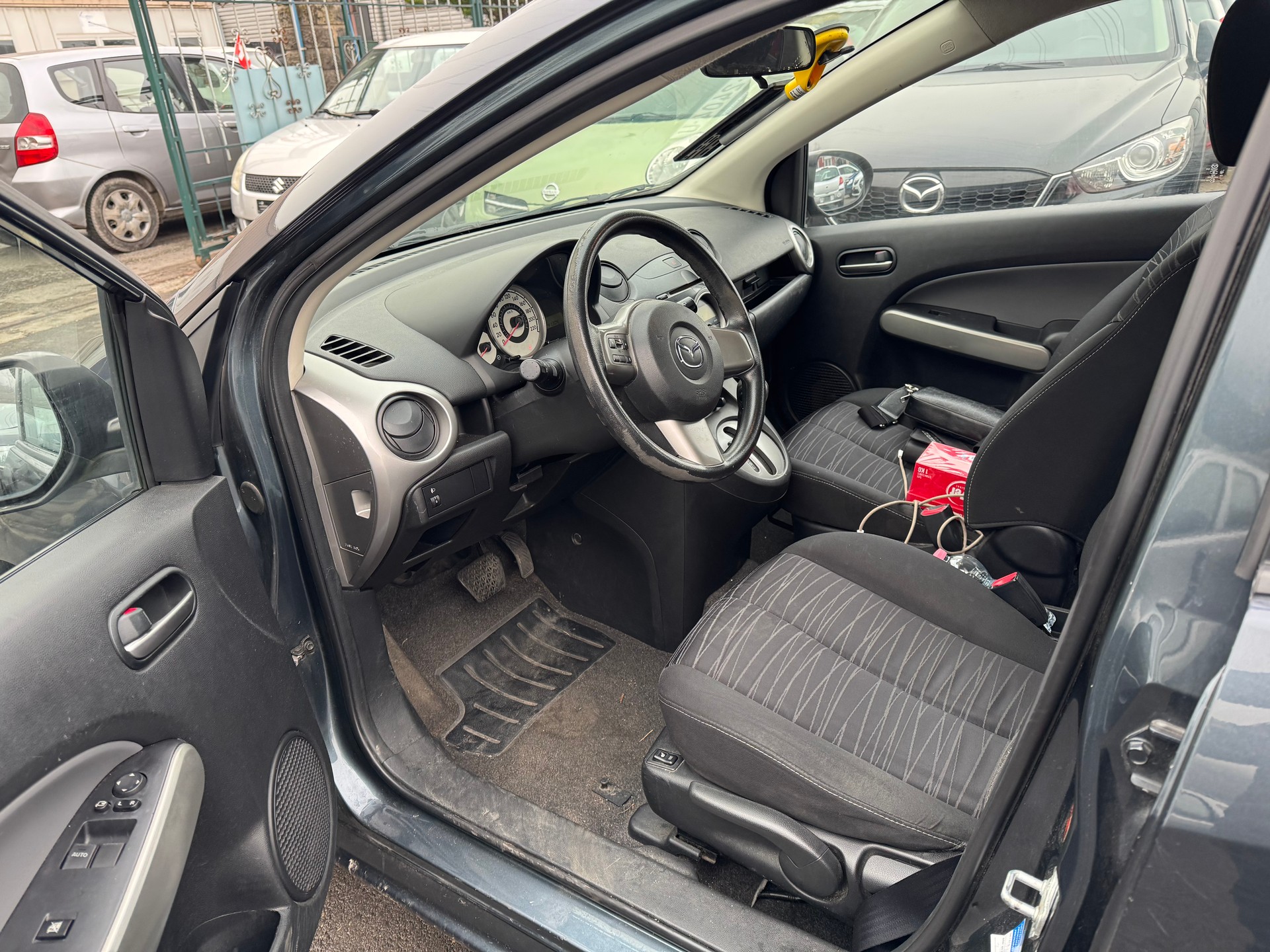 MAZDA 2 1.3i 16V Exclusive-image-6