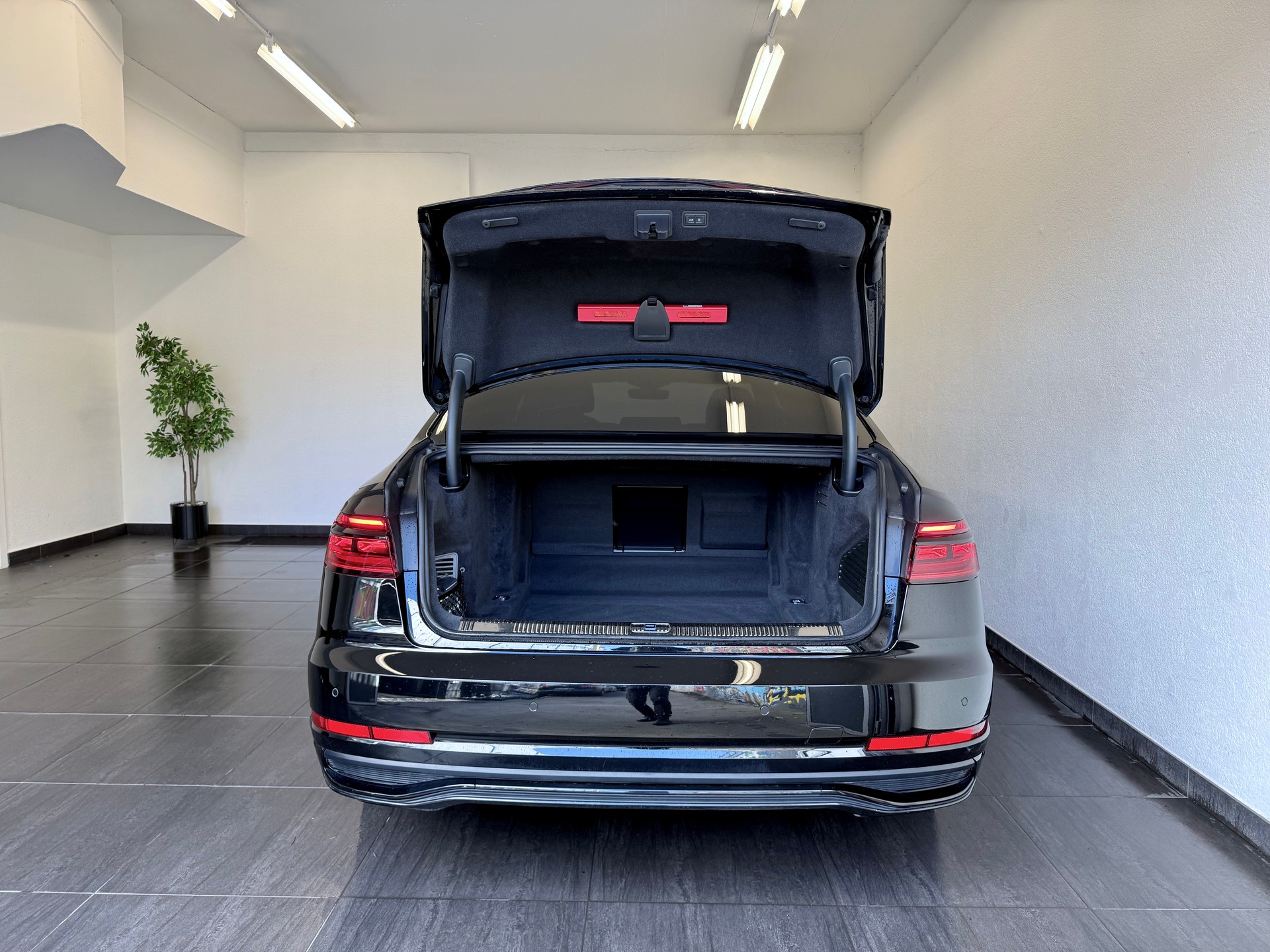 AUDI A8 50 TDI quattro tiptronic-image-11