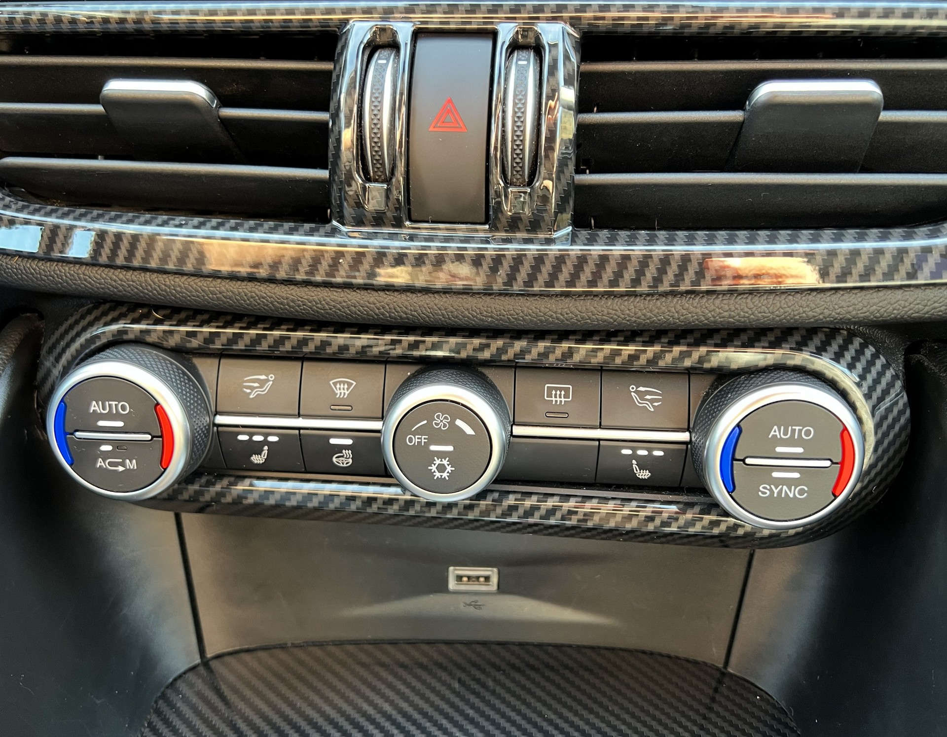 ALFA ROMEO Giulia 2.2 JTDM Veloce Q4 Automatic-image-18
