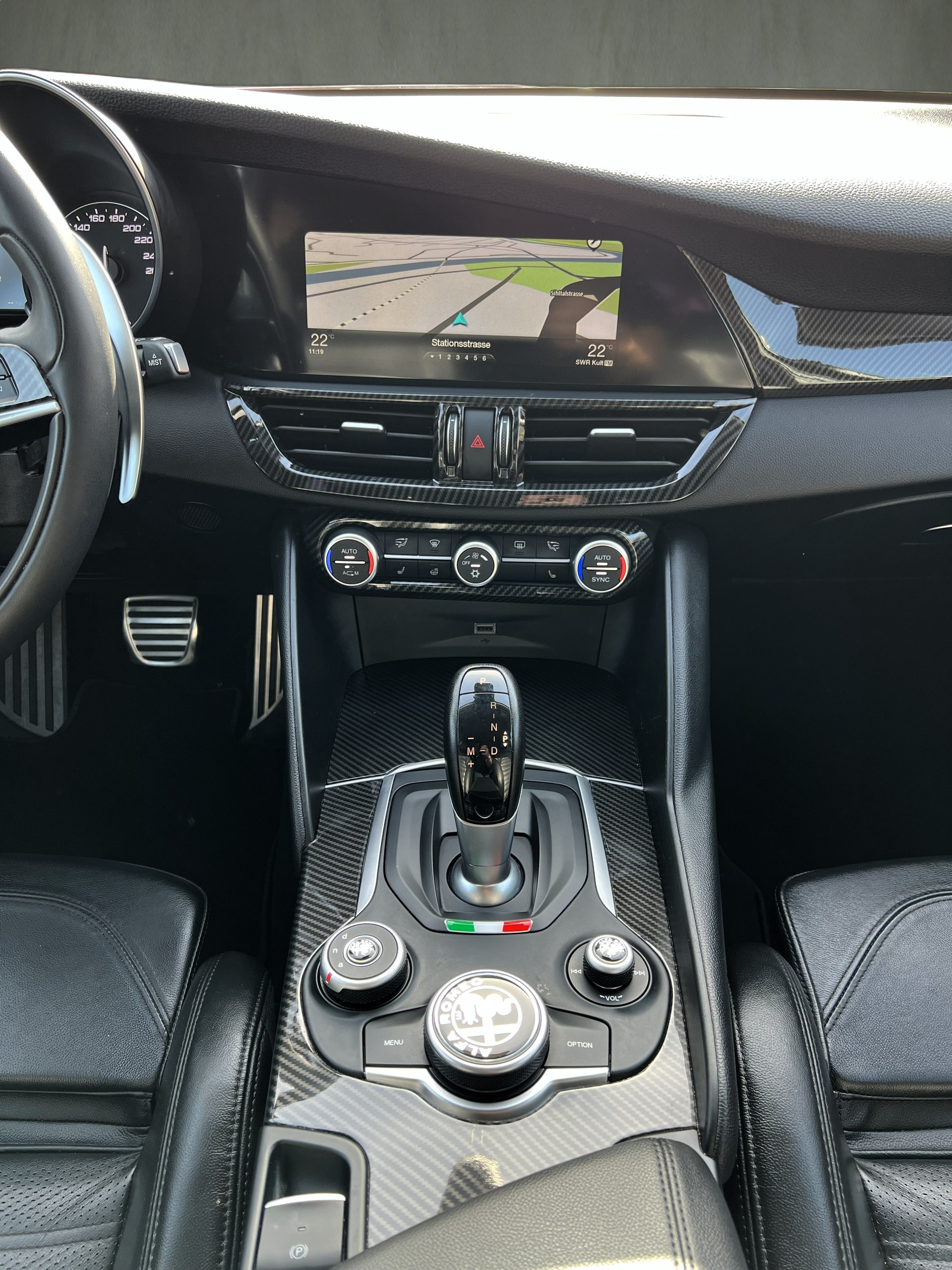 ALFA ROMEO Giulia 2.2 JTDM Veloce Q4 Automatic-image-23