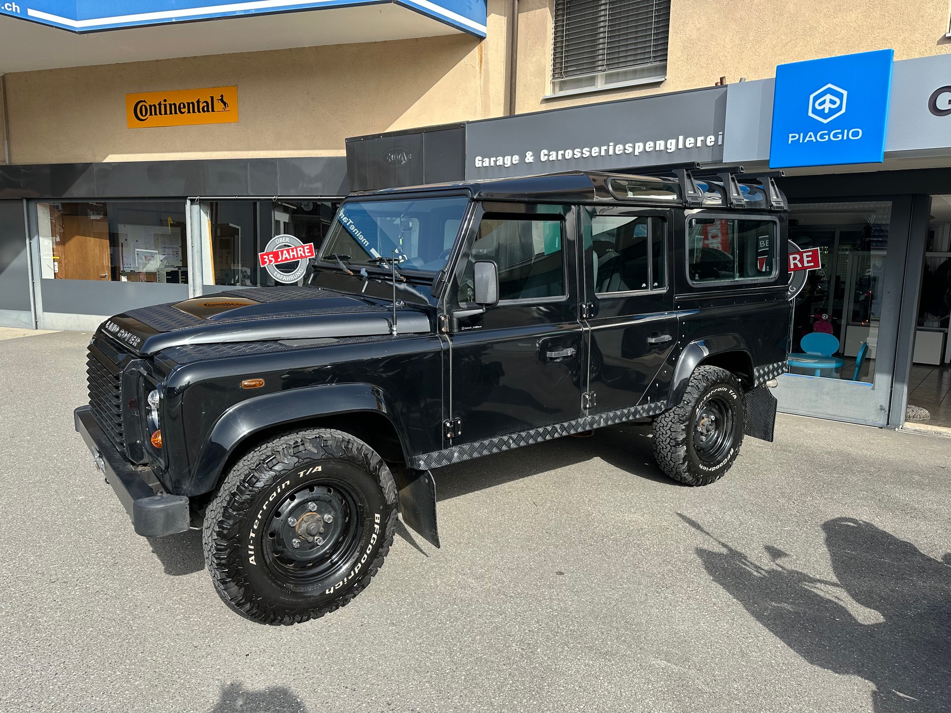LAND ROVER Defender 110 2.2 TD4 Station Wagon-image-1