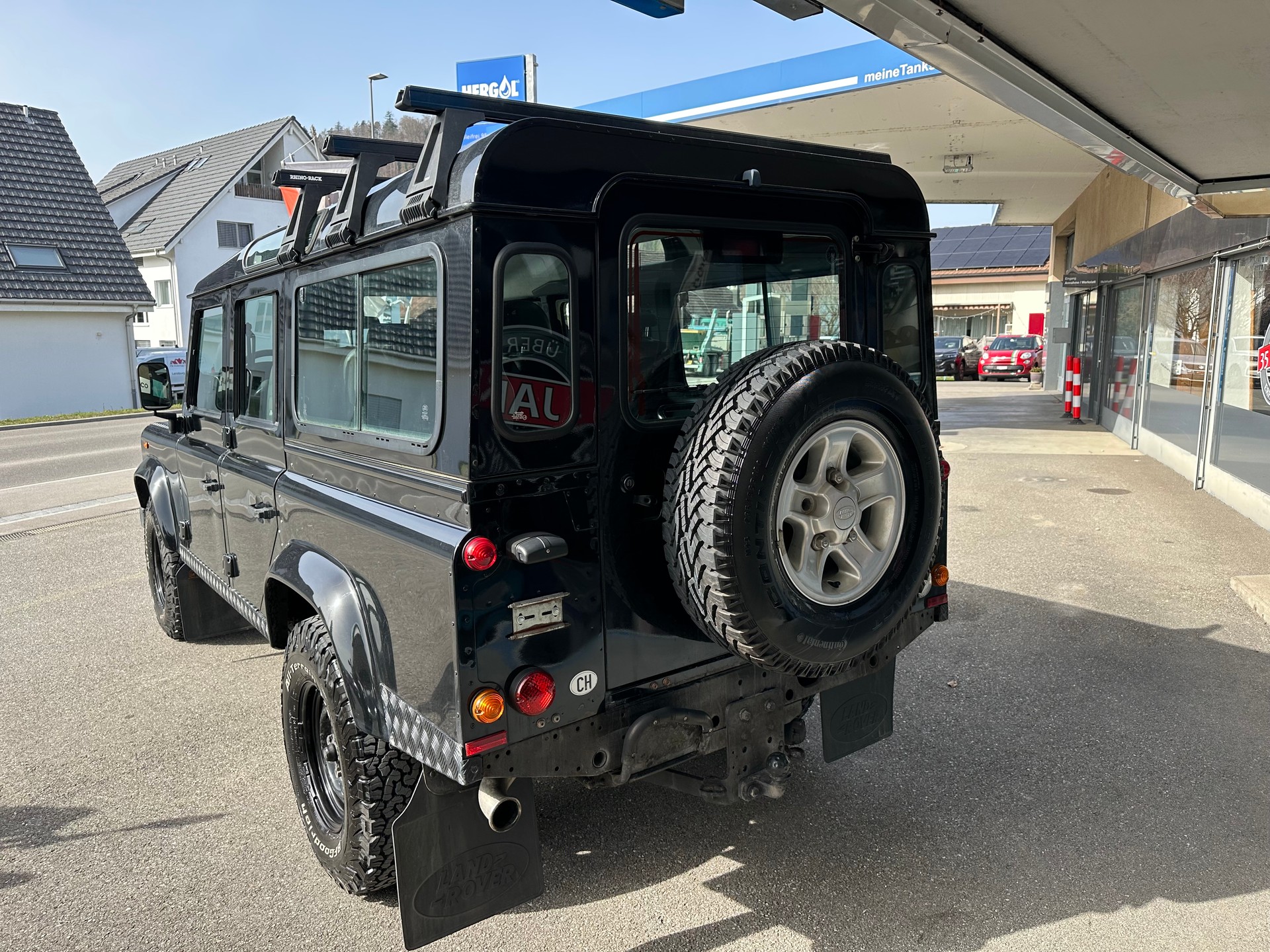 LAND ROVER Defender 110 2.2 TD4 Station Wagon-image-2